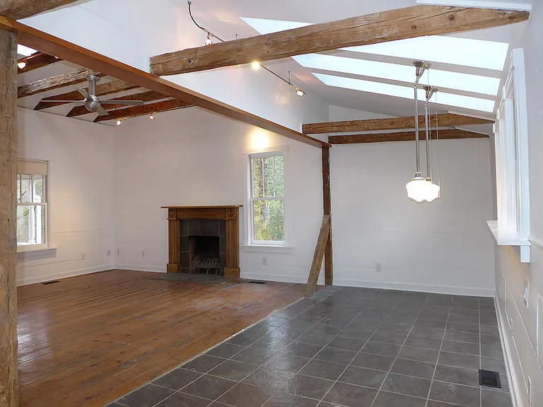 917 Phils Creek Rd — Photo 5