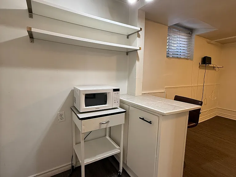 8 Avion Ave #5 — Photo 11