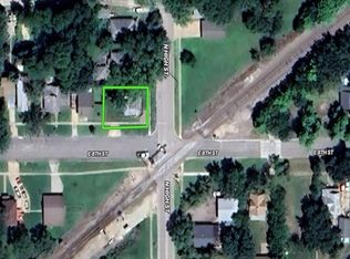 528 E 8th St, Newton, KS 67114