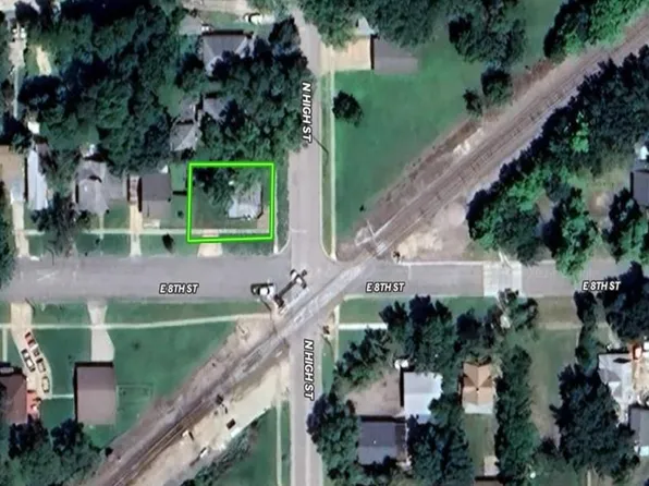 528 E 8th St, Newton, KS 67114