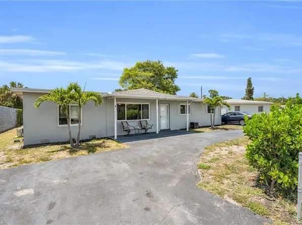 883 Coconut CIR E, NAPLES, FL 34104