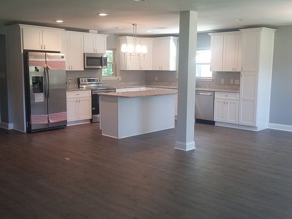 Kitchen w/all wood cabinets 