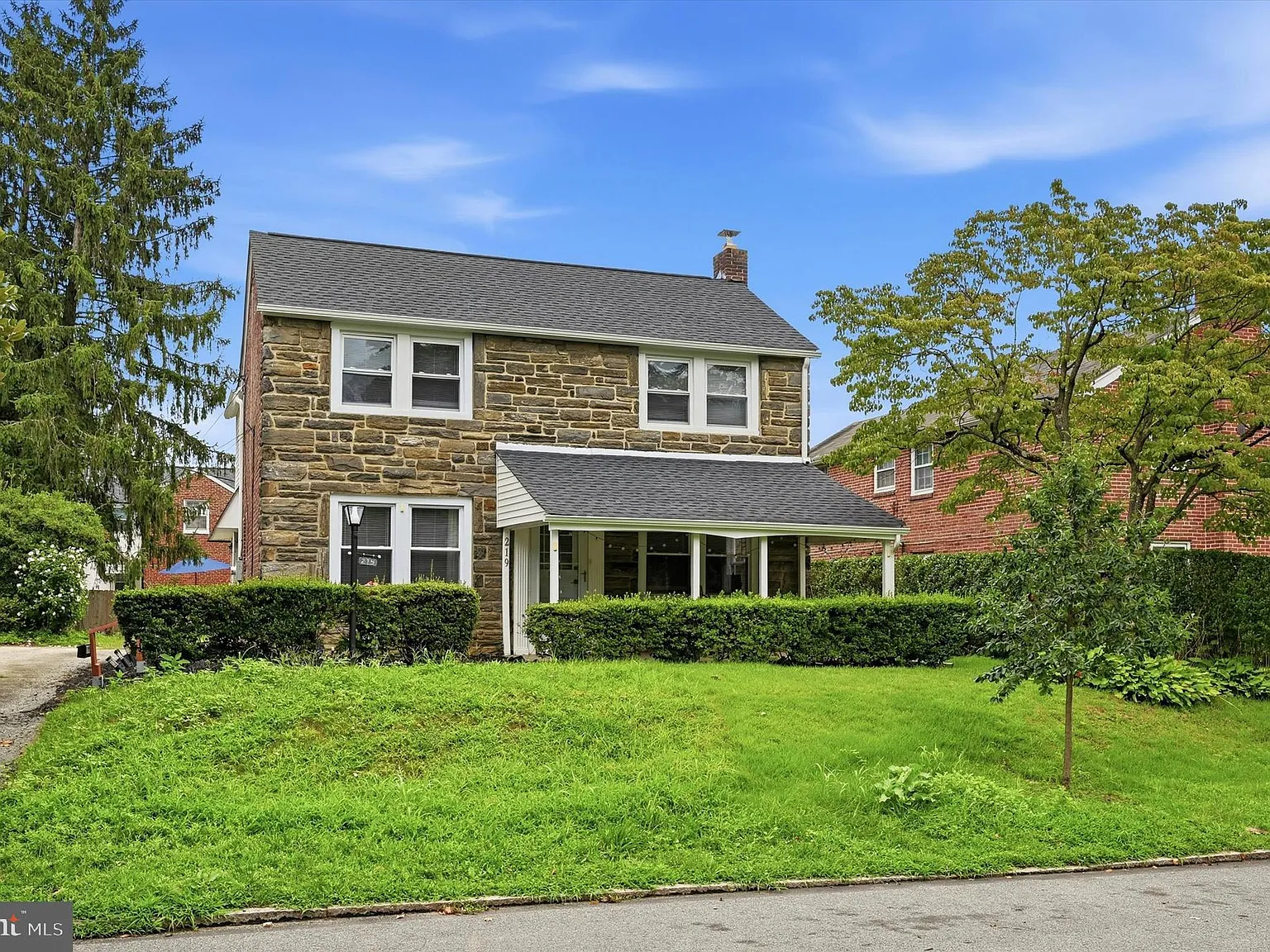 4 bed, 1737 sqft, $4,000 — Photo 1