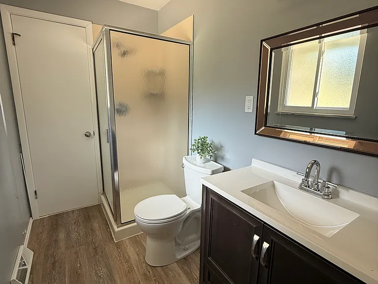 bathrrom 2 off of main suite