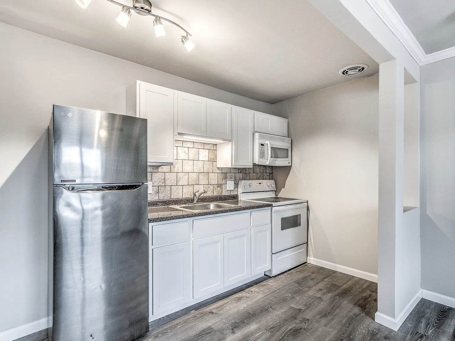 3398 High Ridge Blvd — Photo 1