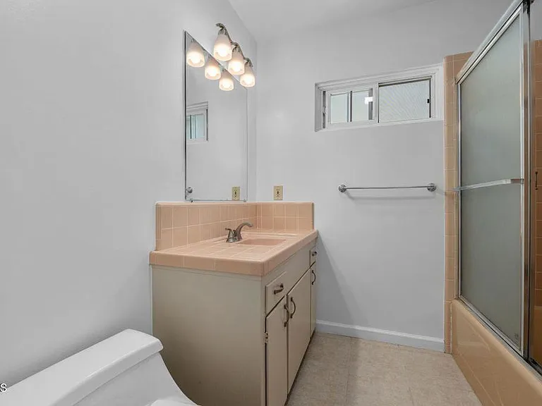 385 Cliff Dr #8 — Photo 30