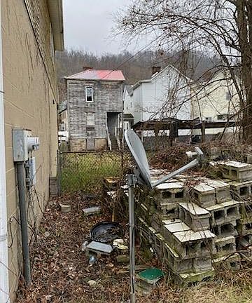 4th image of 321 Marshall Street