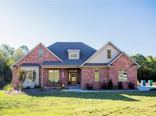 135 S Streamside Ct, Reidsville, NC 27320