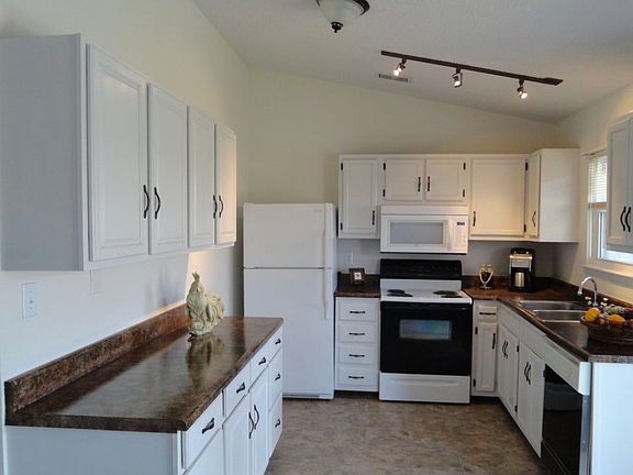 Great size kitchen!