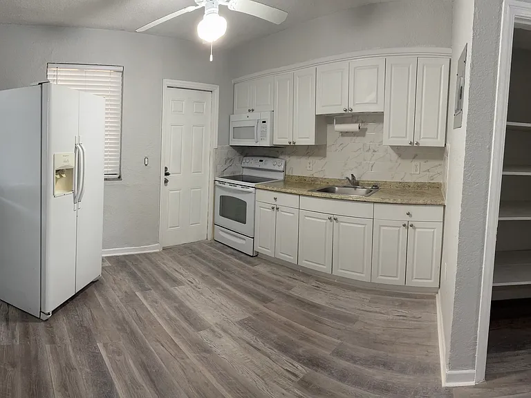 Kitchen/Dining & Pantry
