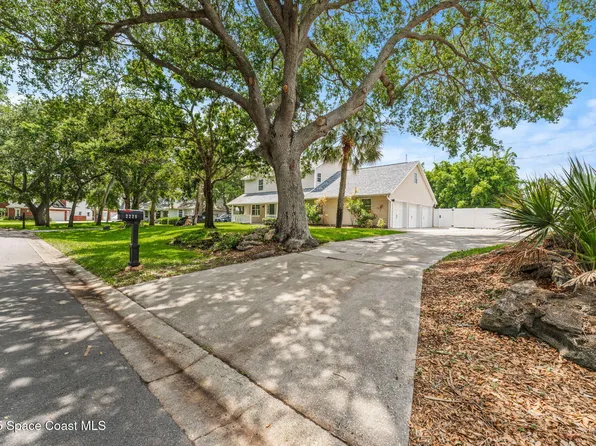 2225 Royal Oaks Dr, Rockledge, FL 32955