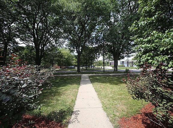 3rd image of 2539 Crawford Ave