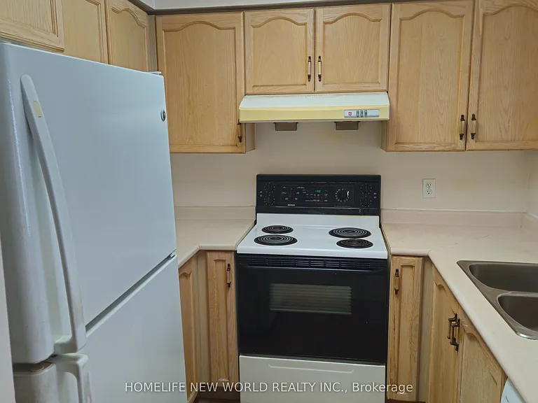 28 Pemberton Ave #1010 — Photo 2