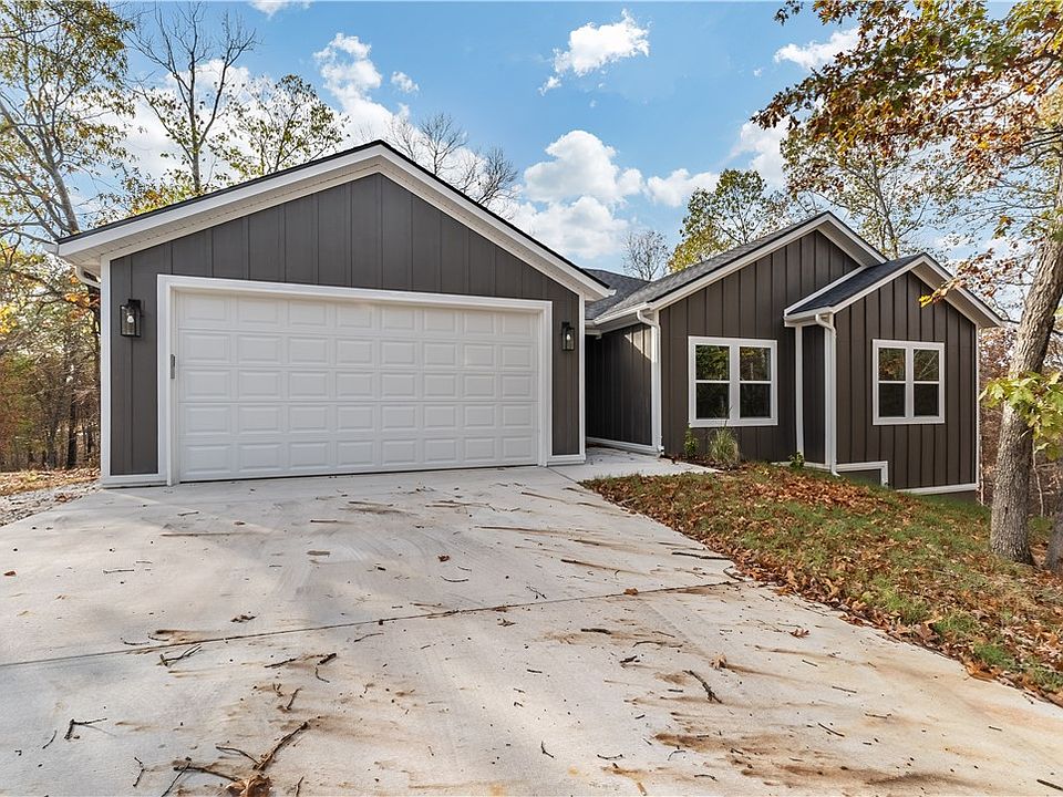 1st image of 1 N Moors Ln
