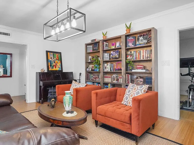 3801 Sutro Ave — Photo 6