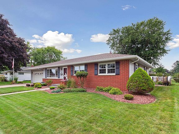 4th image of 1111 N Huron Dr