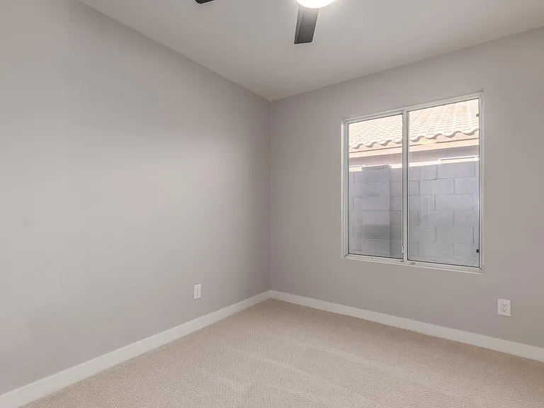 8635 W Paradise Ln — Photo 13