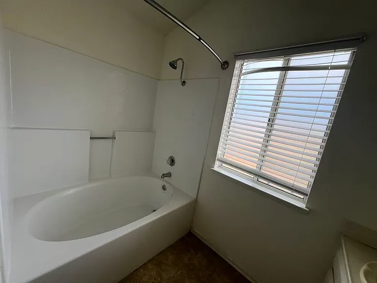 19356 Lambeth Ct — Photo 12