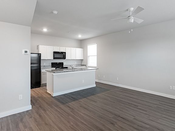 5th image of 202 Evans St #10904452