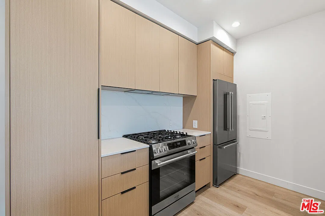1 bed, 1.0 bath, 777 sqft, $4,195 — Photo 3