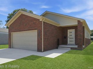 7606 Margaret St, Taylor, MI 48180