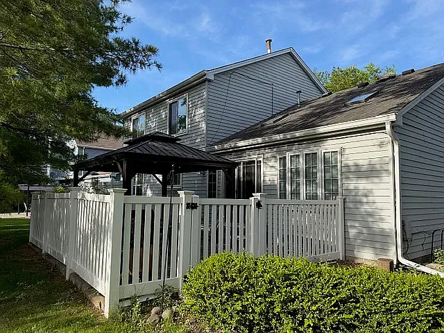 325 Bingham Cir — Photo 4