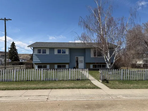 217 E 2nd St, Drumheller, AB T0J 0Y1