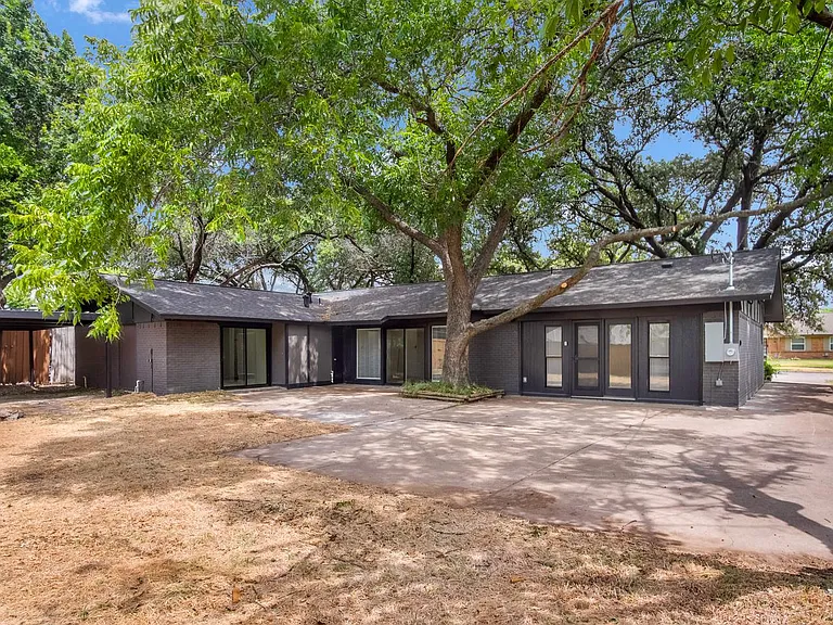 3271 Whitehall Dr — Photo 25