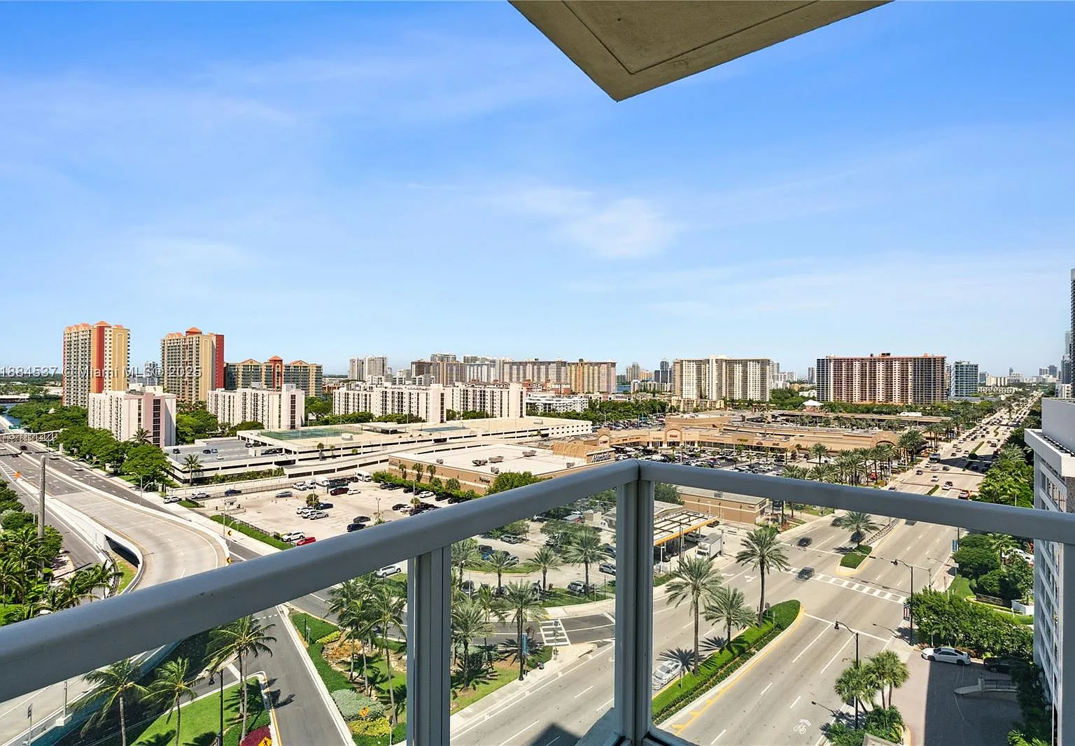 La Perla Condo — Photo 2