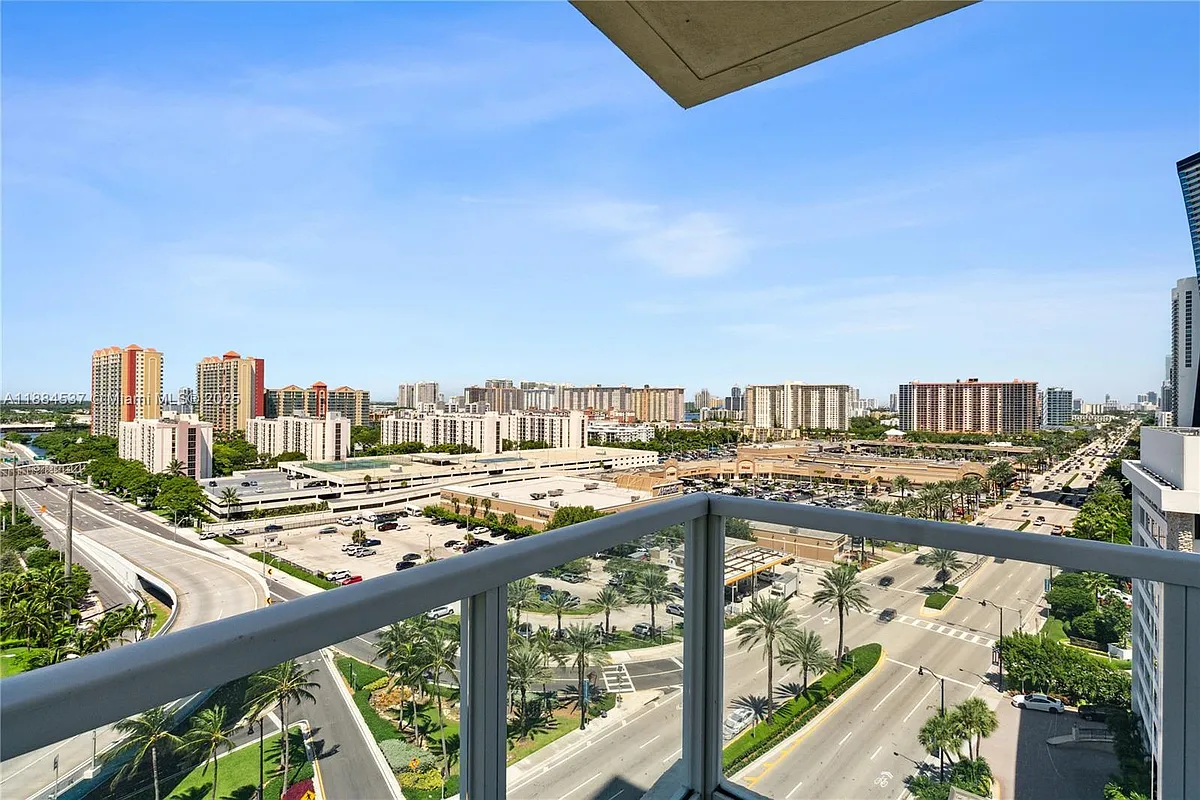 Building Photo - 16699 Collins Ave #1407