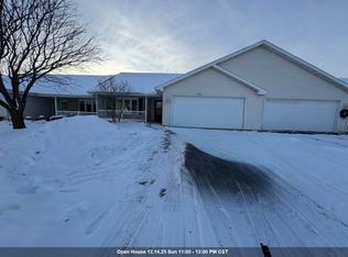 2290 Patriot Ln UNIT B, Oshkosh, WI 54904
