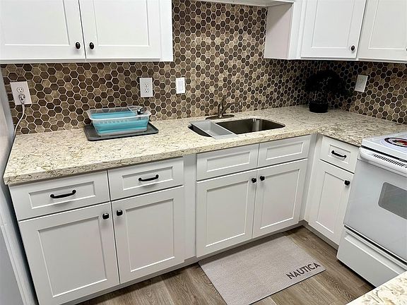 3rd image of 3900 Woodchase Drive #81