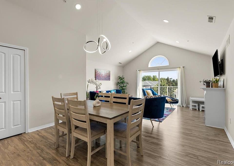 1269 W Crystal Cir Canton MI Zillow