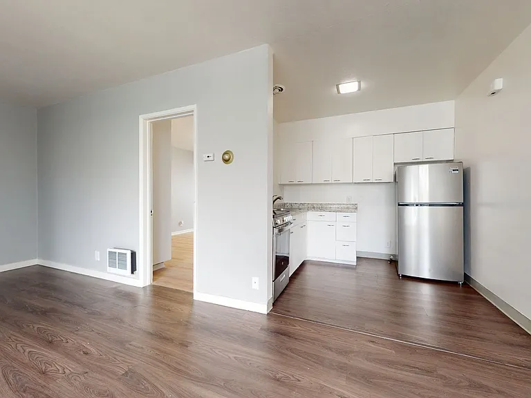 444 28th St — Photo 7