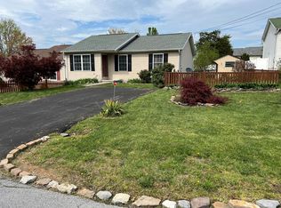 15 Empress Cir, Inwood, WV 25428