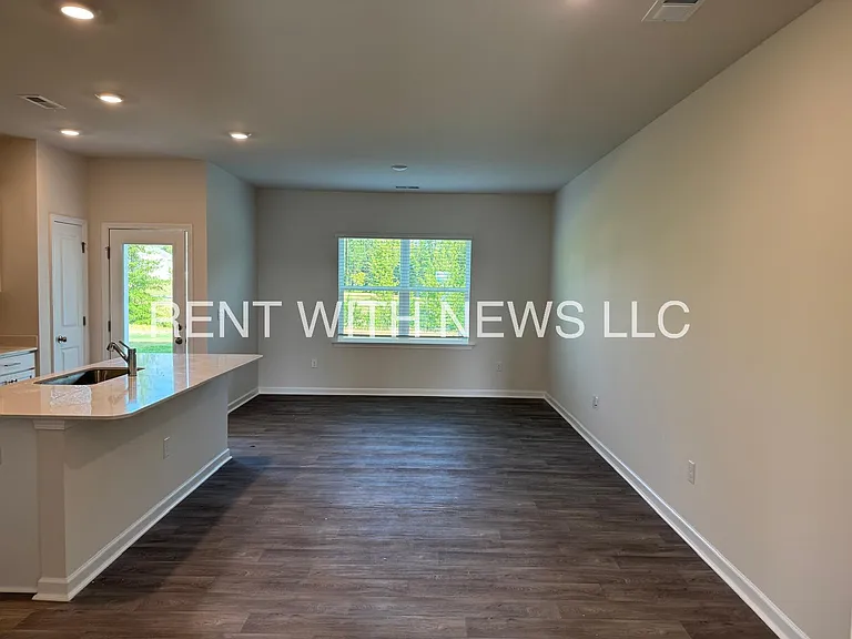 180 Starlight St — Photo 17