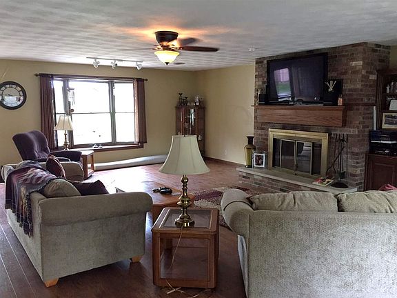 5th image of 2011 Greenview Dr