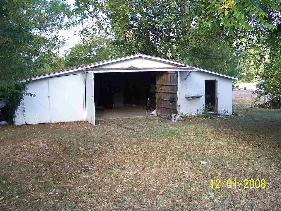 2nd image of 802 S Houston St