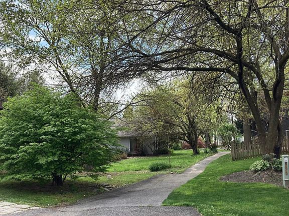 3rd image of 10301 Horn Ct