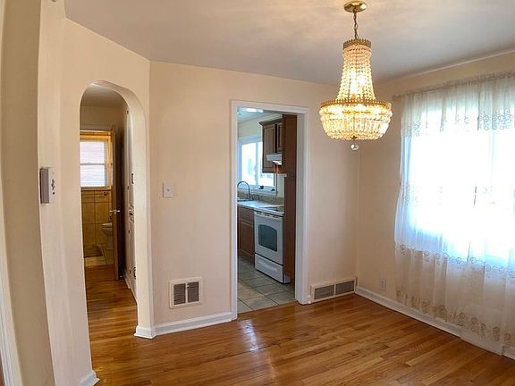 5th image of 2359 Emerson Ave