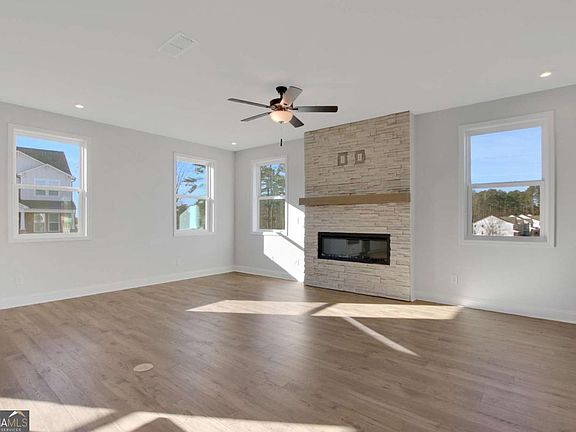 5th image of 742 Crossroad Ct SW