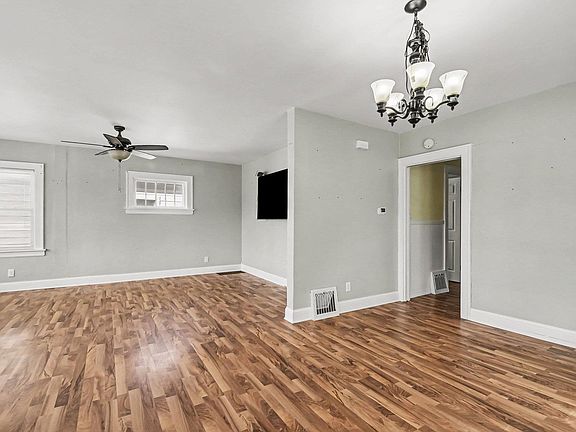 4th image of 608 W 9th St