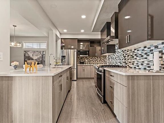 3rd image of 45582 Meadowbrook Dr