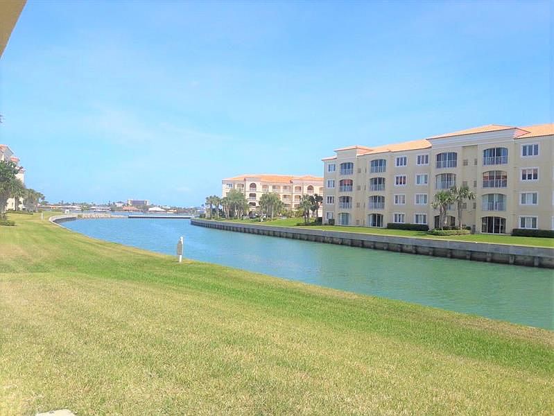 1st image of 7 Harbour Isle Dr E Unit 102