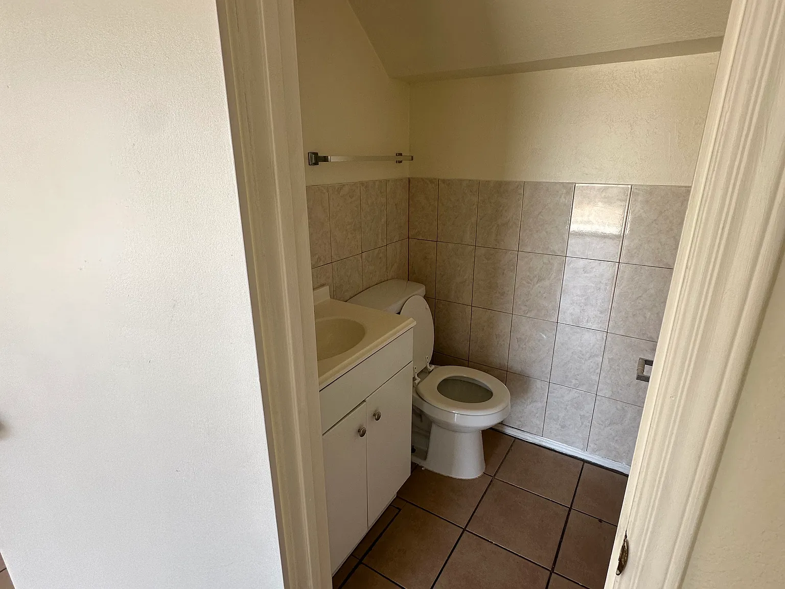 3 bed, 2.5 bath, 1454 sqft, $1,600 — Photo 4