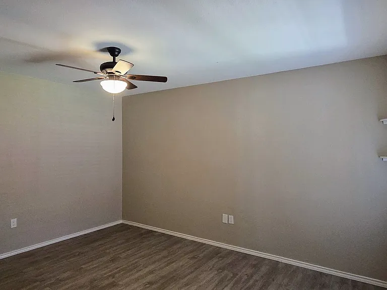 523 Clearfield Dr — Photo 17