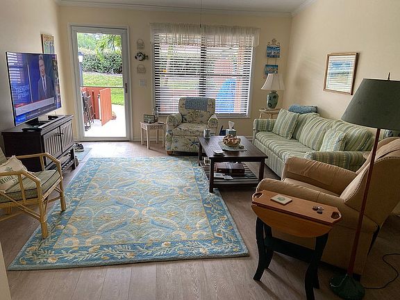 5th image of 7924 SE Villa Cir