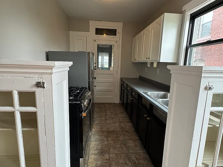 2816 Broadway Ave #K — Photo 8