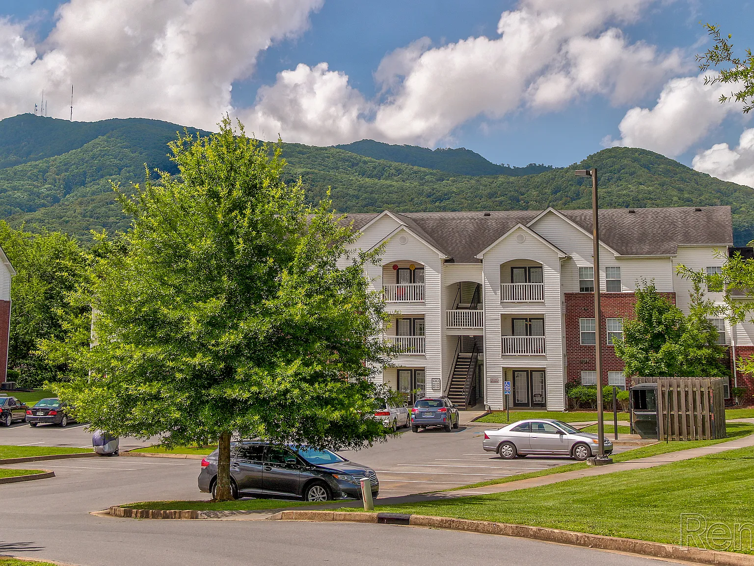 Plymouth Ridge Apartments — Photo 2
