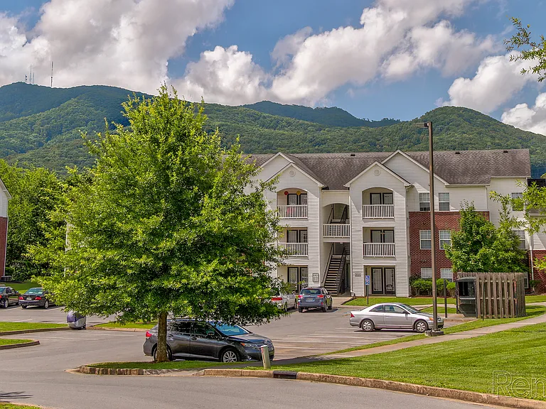 Plymouth Ridge Apartments — Photo 2